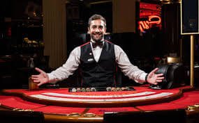 Dasbor permainan multi-kategori dengan slot, sepak bola, dan opsi live casino